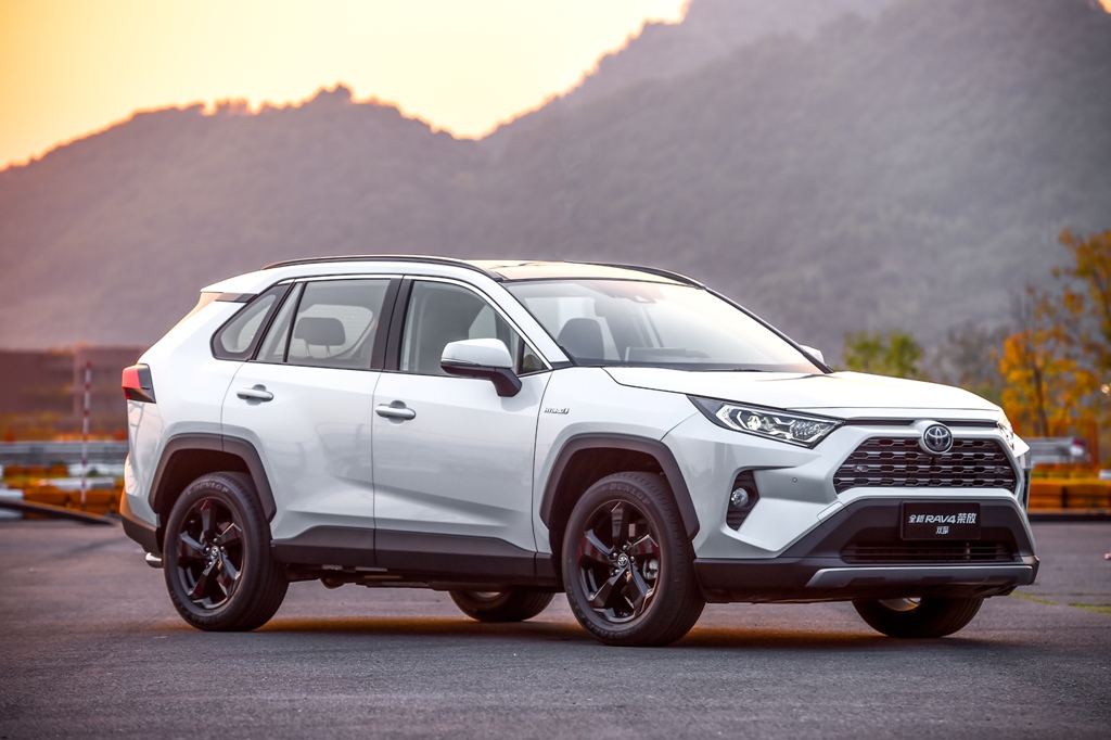 一汽丰田rav4荣放视频,全新rav4荣放户外宣传片