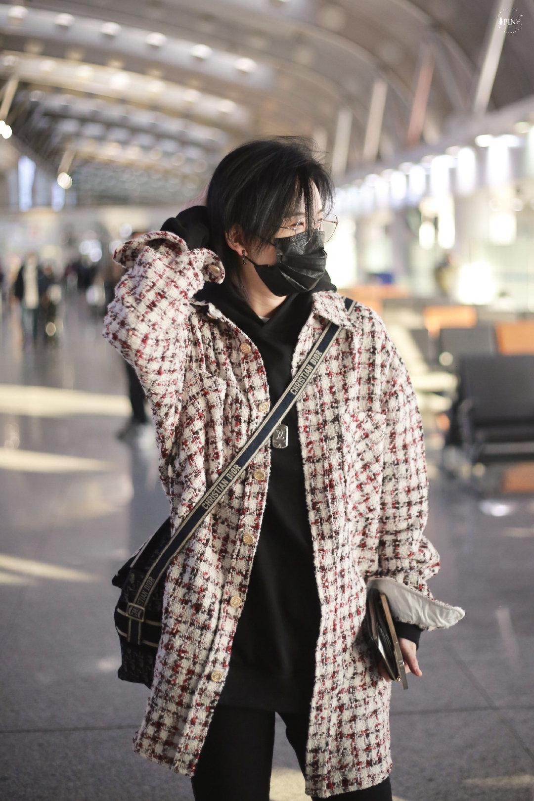 陆柯燃机场蓝衣服,陆柯燃中性礼服