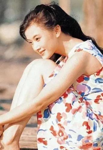 还记得唱《辣妹子》的*祖英宋**吗,她如今过得怎么样?