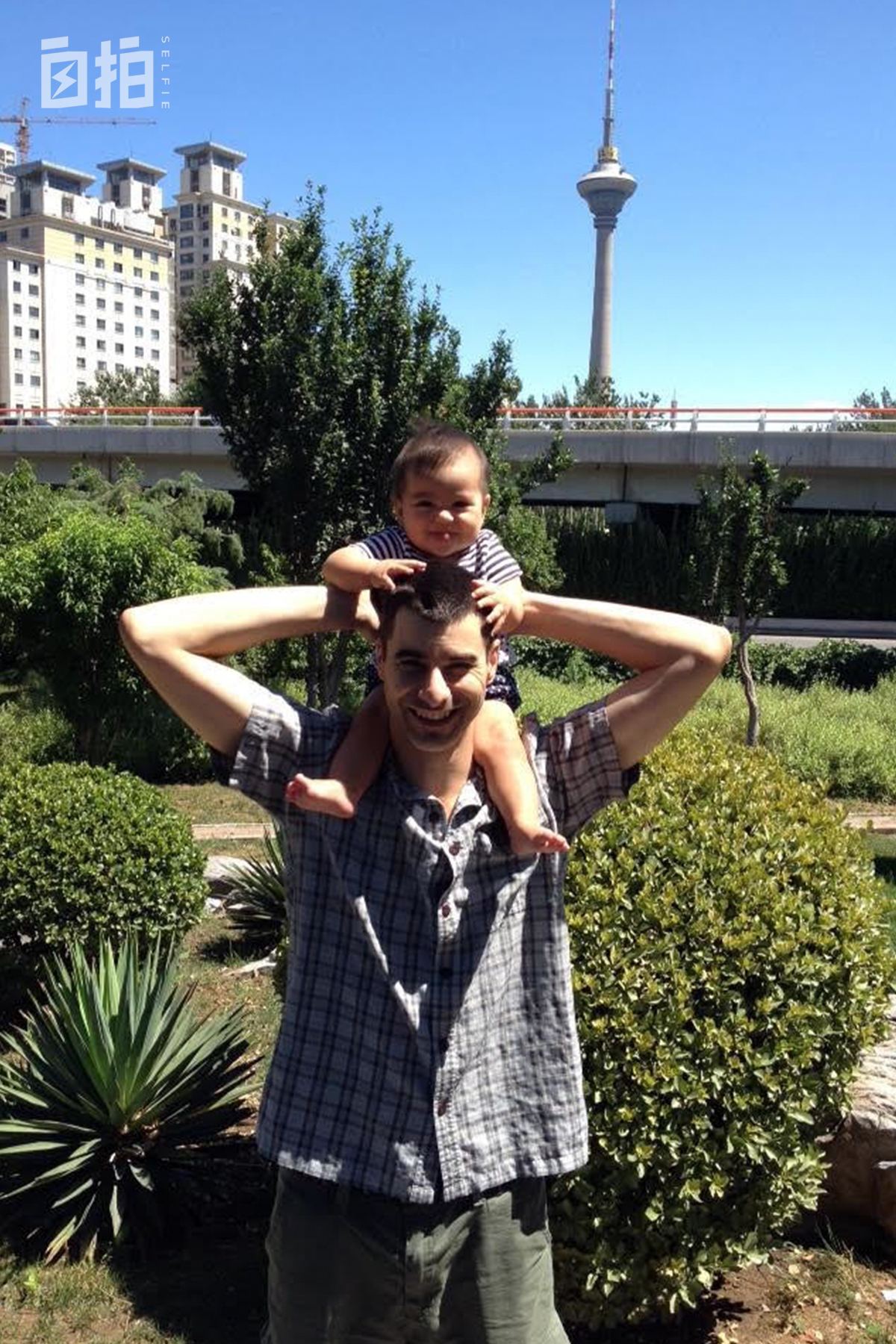 东北女大学生留学加拿大开挖掘机,在加拿大开挖掘机