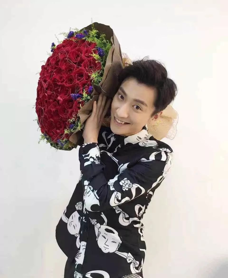 乔任梁去世粉丝集体哀悼泪目,乔任梁去世发文悼念亲朋好友