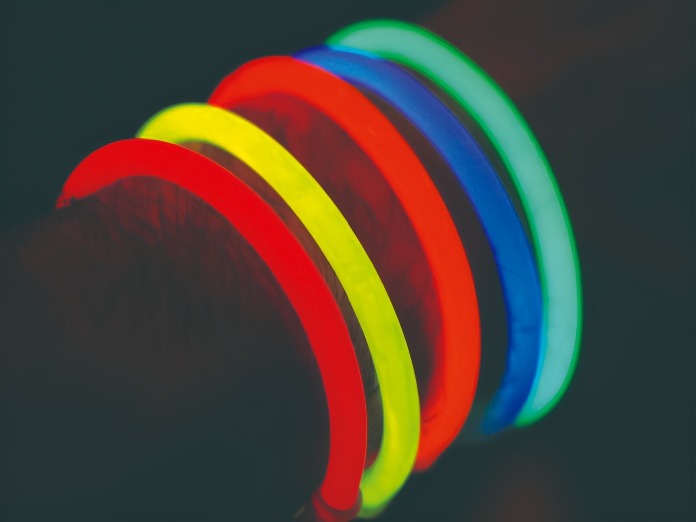 高荧光低荧光中荧光是什么意思,荧光怎么产生的