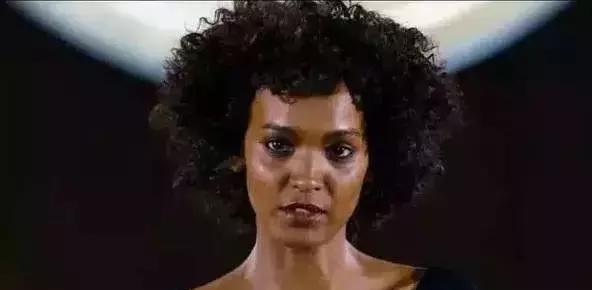 从沙漠牧羊女到世界名模,世界顶级名模牧羊女