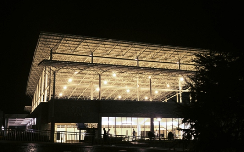 公益兴学教育扶贫，这所大学怎么样？