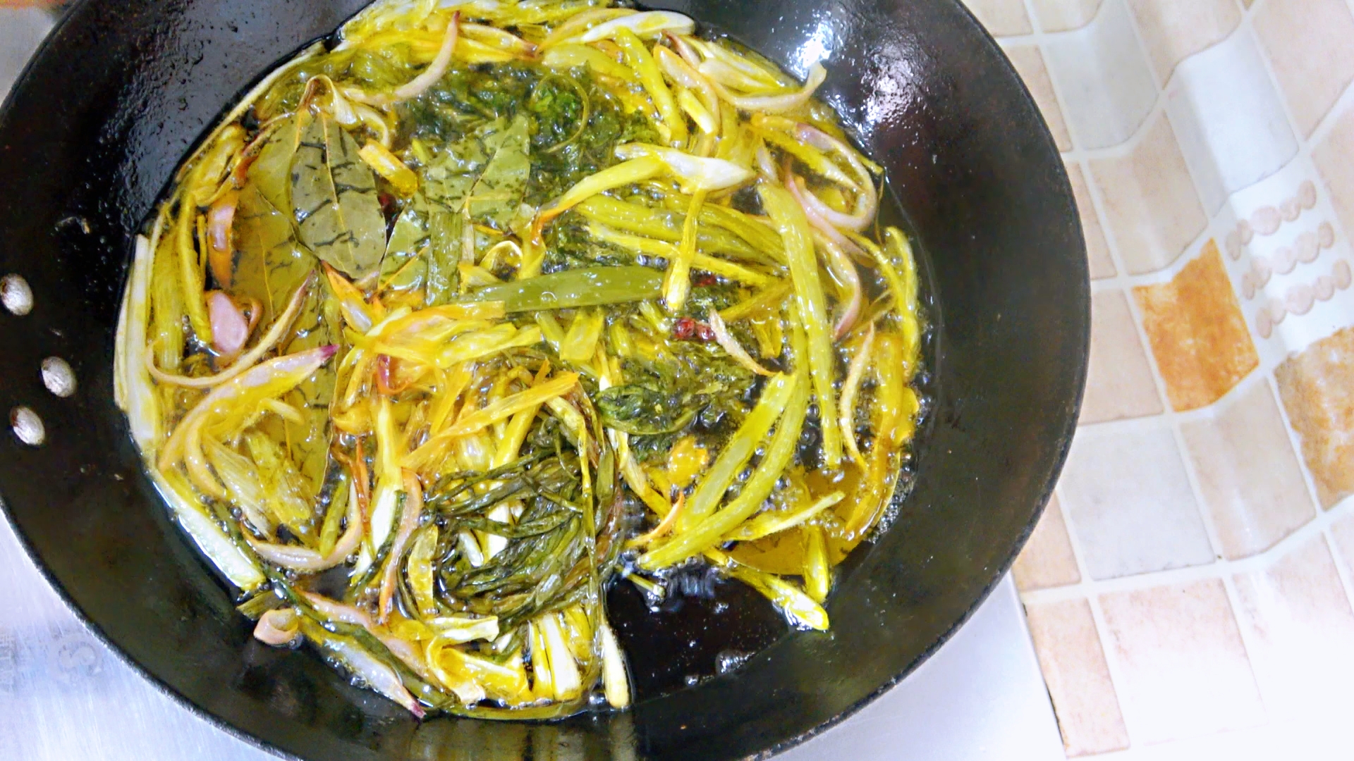 四川自制辣椒油怎么才能又香又辣,四川正宗凉菜辣椒油制作方法