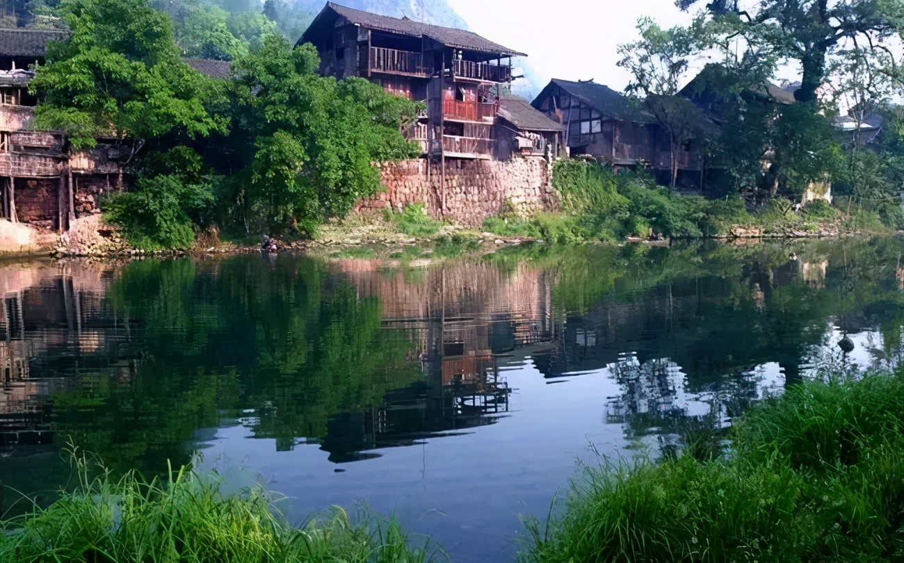 乐山古镇有哪些好吃的 (乐山攻略一日游古镇)