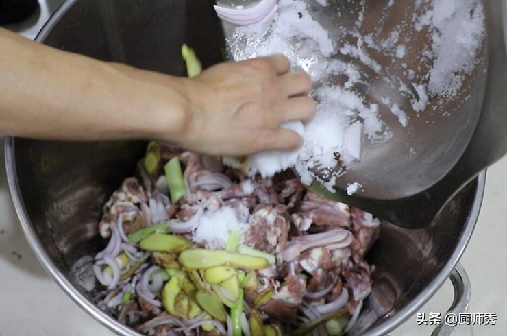 想吃鸭脖教你在家做,想吃辣鸭脖