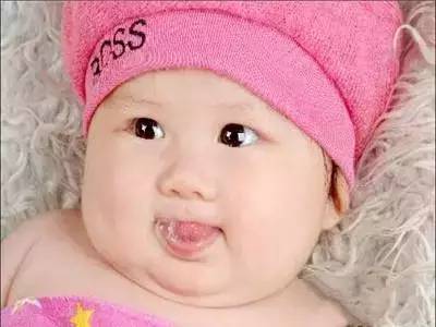 宝宝揉眼睛抓头发是怎么了？这6个“婴语”3个“手语”你懂吗？