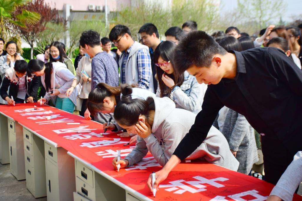 成都华西卫校与成都华大卫校区别,成都哪个卫校好找工作