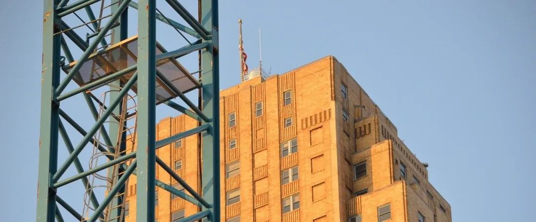 一个搞装修的80后一年能挣多少钱,建筑和装修工资差距