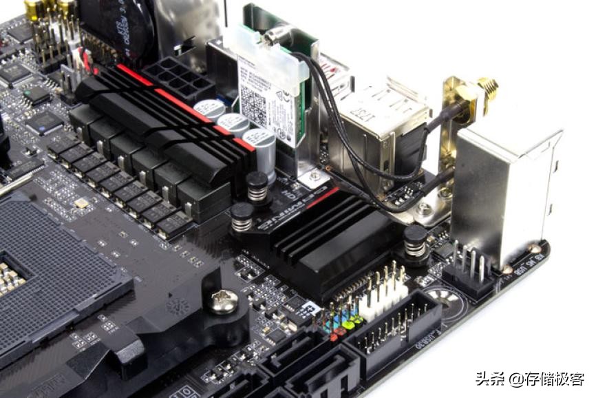 转接的nvme固态硬盘插哪个位置,nvme固态硬盘转接卡