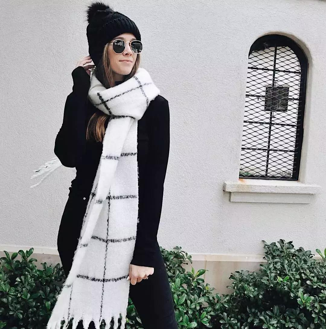 帽子围巾一体的戴起来很暖和,帽子围巾好时髦