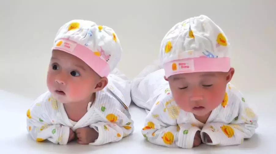 双胞胎怎样才能不怀上,双胞胎很难足月吗