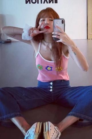 杨超越便宜衣服,杨超越同款紫色上衣黄色裙子