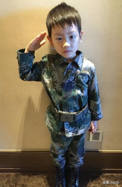王宝强大儿子最新照片,王宝强与儿子近照曝光