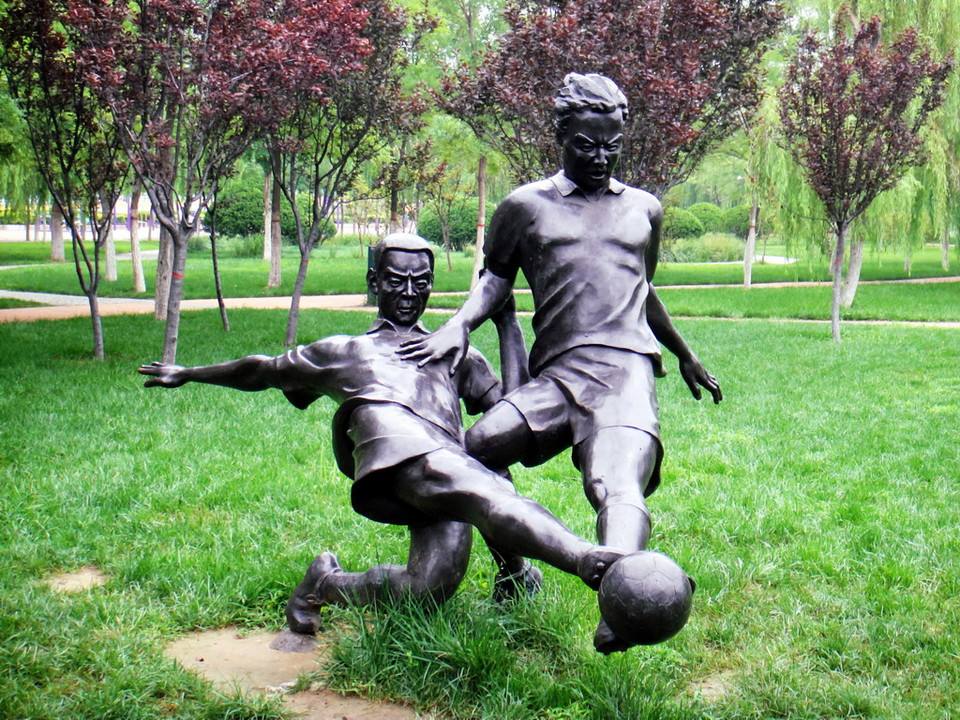 踢足球的好处和功效,踢足球的好处200字