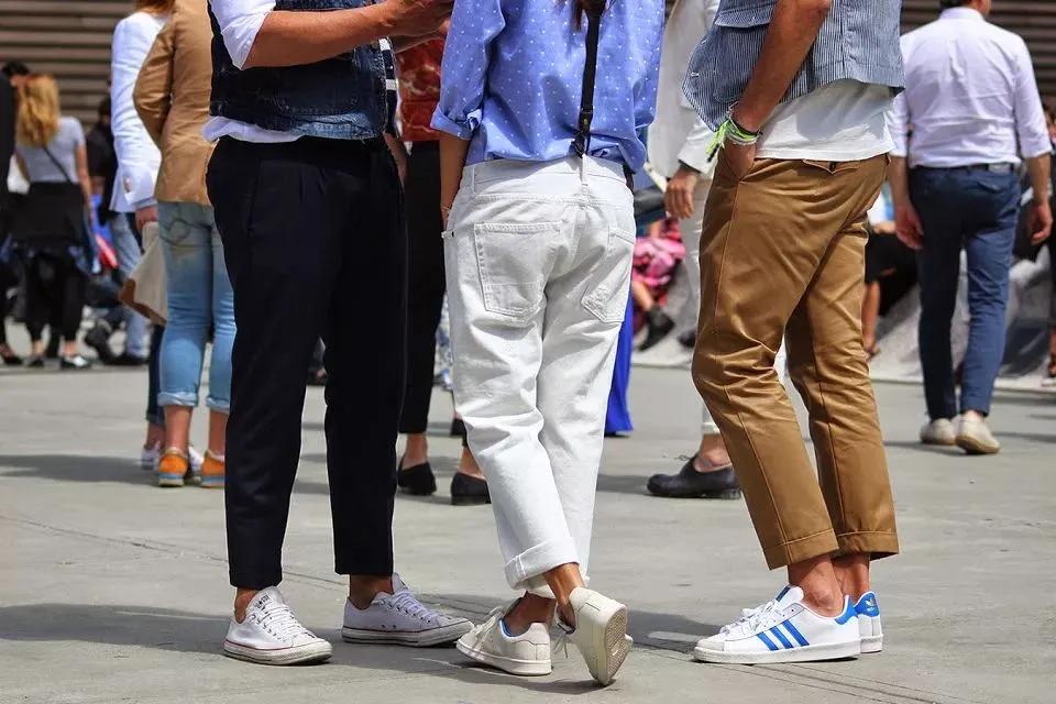 烂大街小白鞋还能穿吗,烂大街小白鞋还有吗