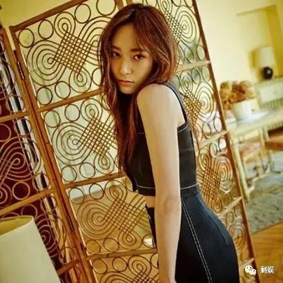 韩国女性高级感短裙,韩国女明星深v身材