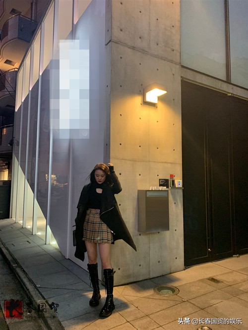 范志毅大女儿罕见现身探班父亲,范志毅二女儿近照