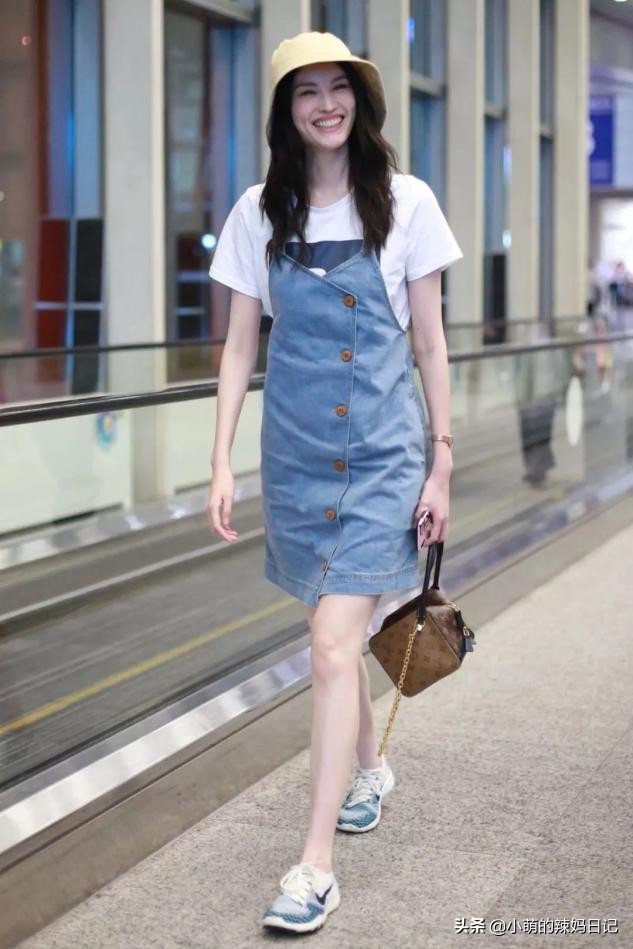 夏季t恤如何穿出高级感,夏天白t恤怎么穿出高级感视频