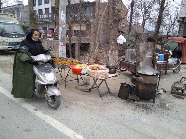 农村赶大集摆地摊可以做的小生意,豫东的农村春节赶大集