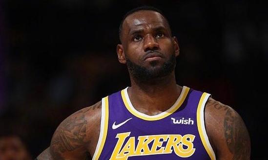 詹姆斯最后时刻追分不敢出手,詹姆斯最后一分钟犯规