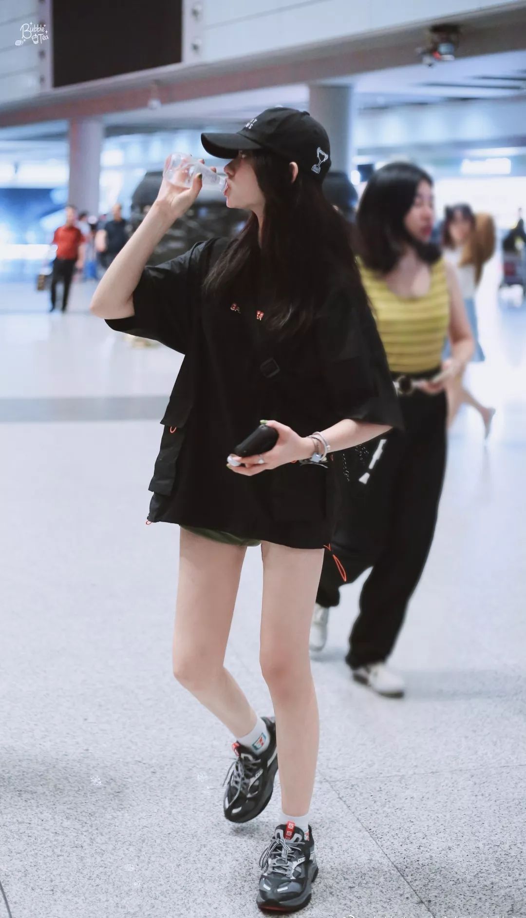 杨幂穿初恋鞋视频,杨幂潮鞋