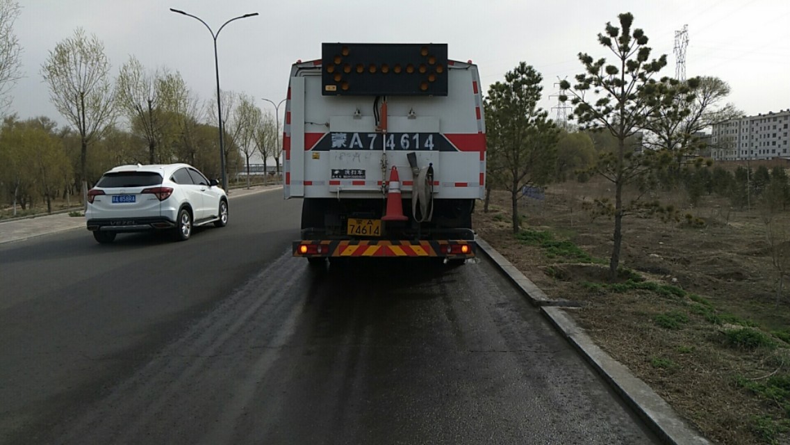 “城市黄玫瑰绽放新英姿”