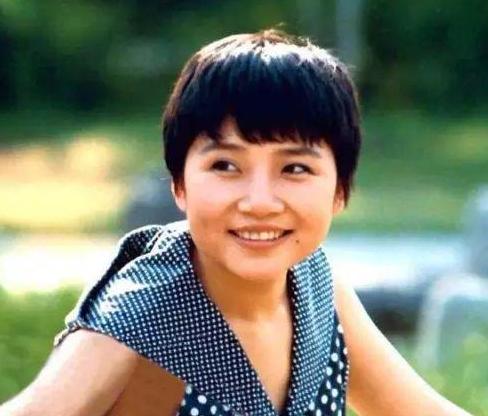 歌星李娜为何出家现在过得怎么样,李娜从一鸣惊人到看破红尘