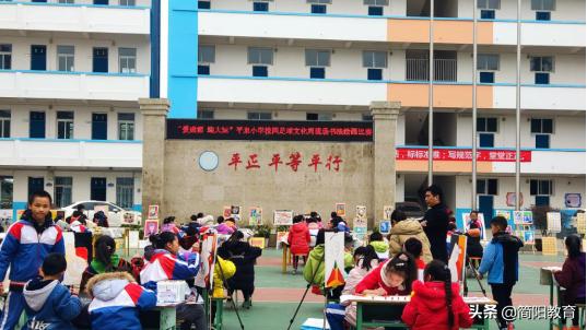 校园足球点亮绿茵梦想,成都爱成都迎大运小学生篮球比赛