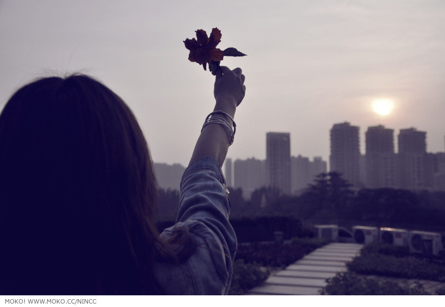 会因为一点点小事非常暴躁又生气,经常会因为一些小事情而感到暴躁