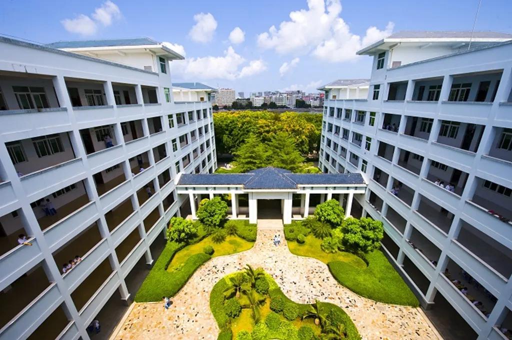 海南中学三亚学校小升初招生简章,海南中学三亚学校初一招生名单