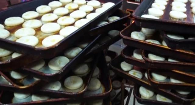 福建传统老式绿豆饼手工现做,福建十大特产绿豆饼