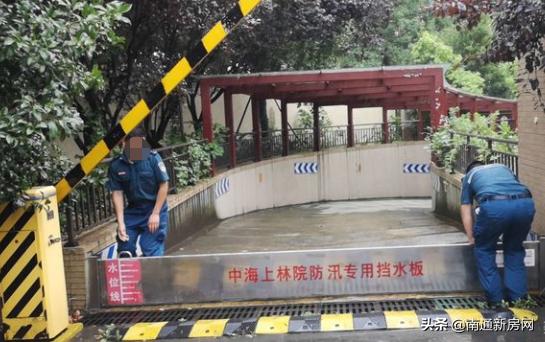 暴雨季节来临物业为你保驾护航,暴雨中物业人的坚守