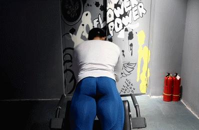 竖脊肌锻炼山羊挺身动作图解,练背前山羊挺身