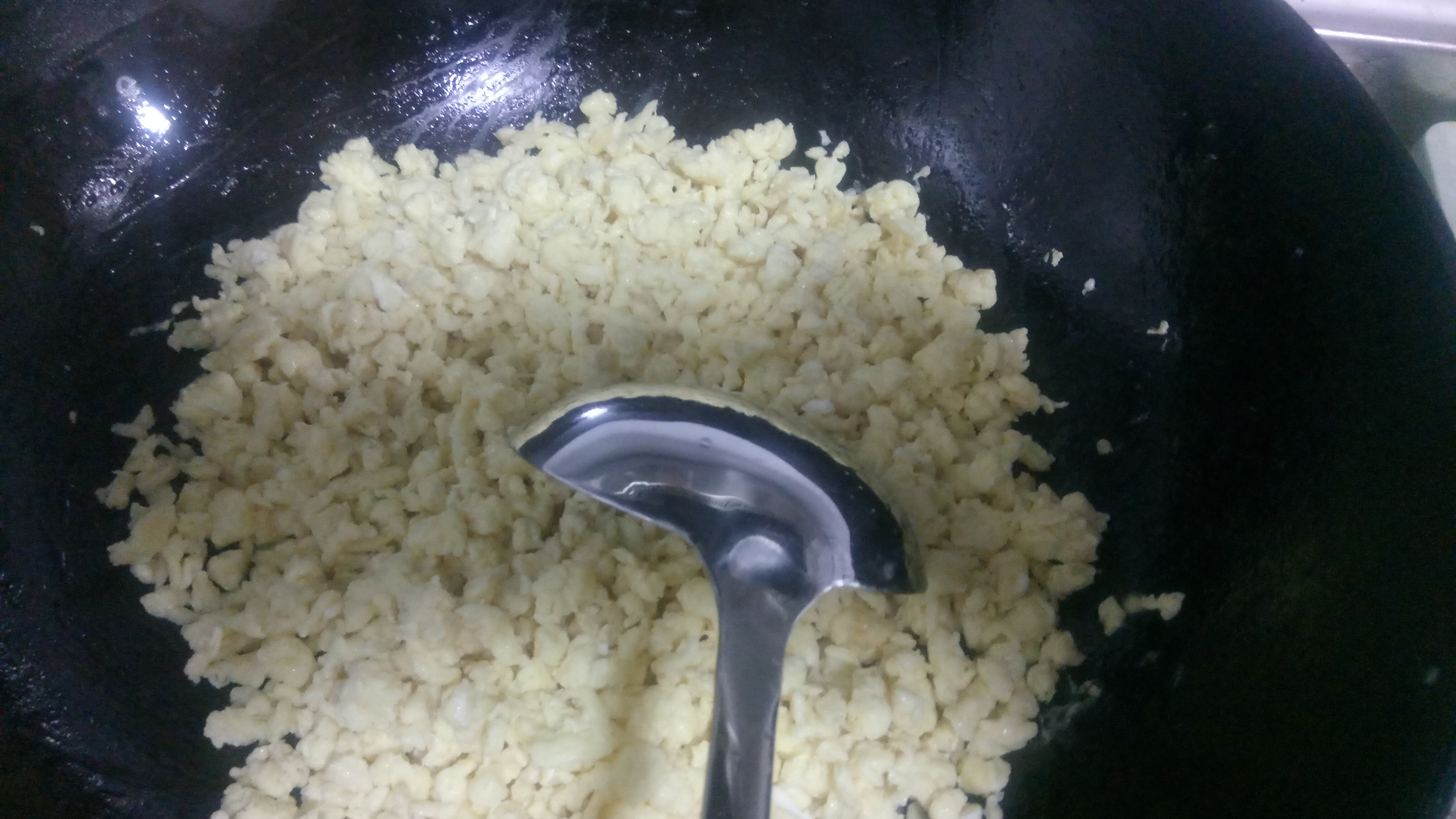 韭菜鸡蛋虾仁韭菜怎么不出水,韭菜虾仁肉鸡蛋馅出水了怎么办