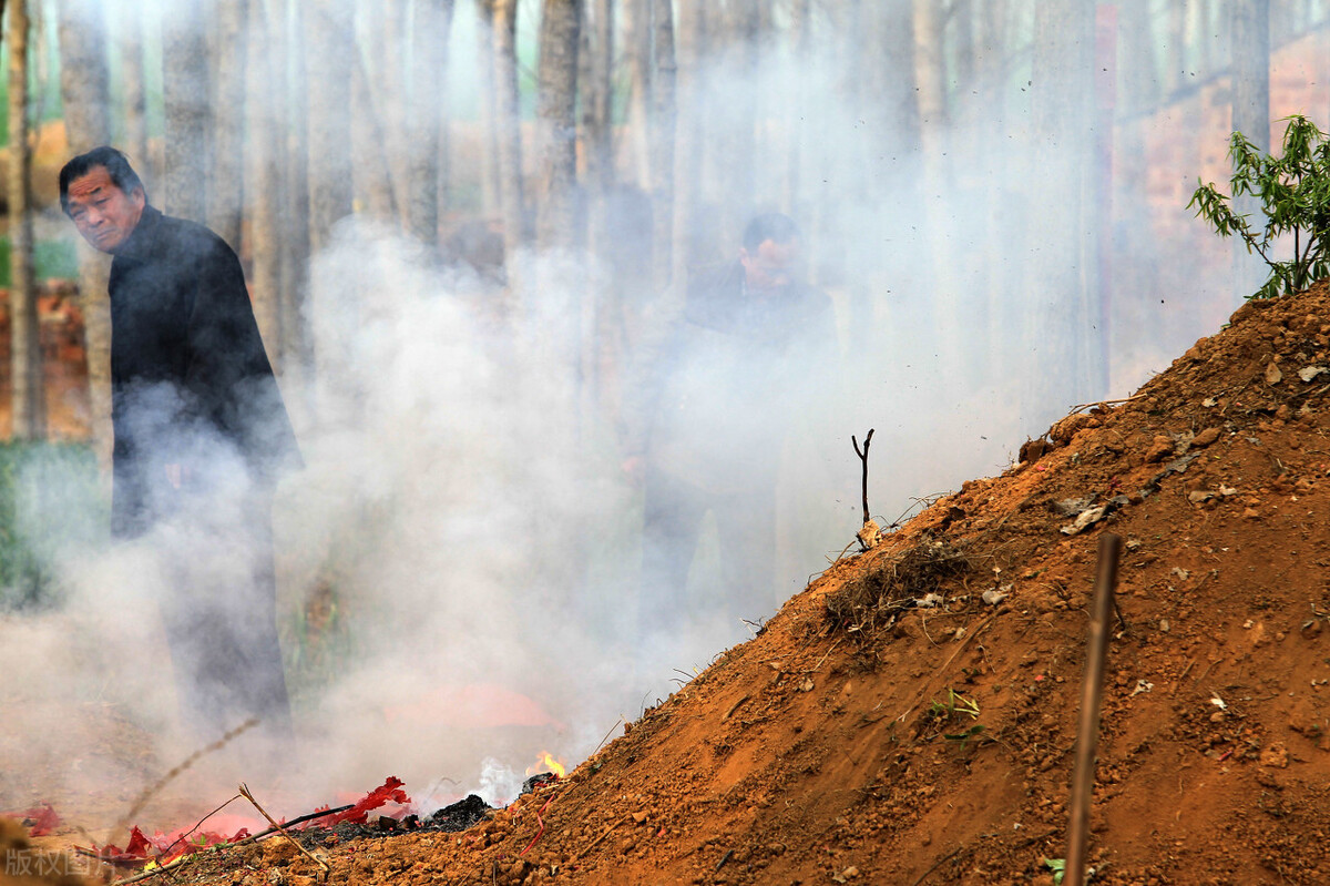 为什么农村禁止棺葬,2022殡葬改革就一定不允许土葬吗