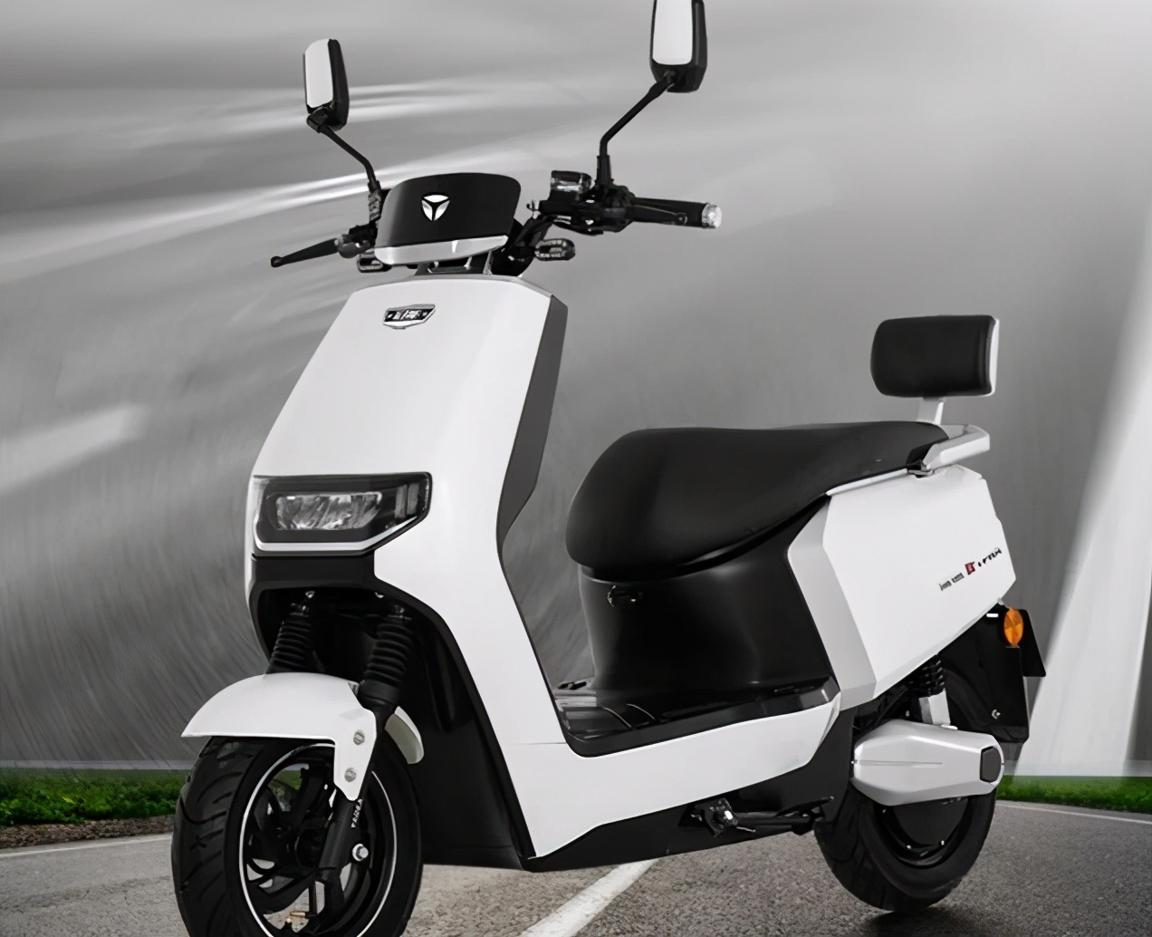 两轮超级电动车,两轮电动车充电两个小时能跑多远