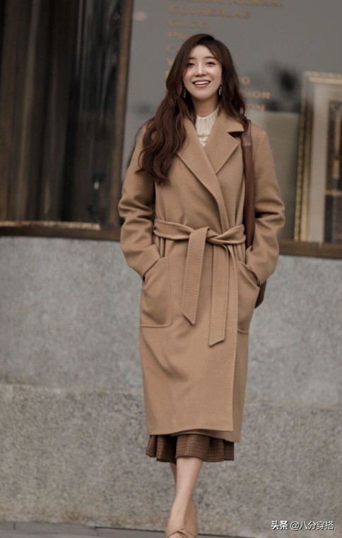 棕色大衣秋冬高级感,休闲黄棕色大衣怎么穿出高级感