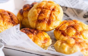 好吃的无奶油菠萝包,港式菠萝包的制作方法视频全过程