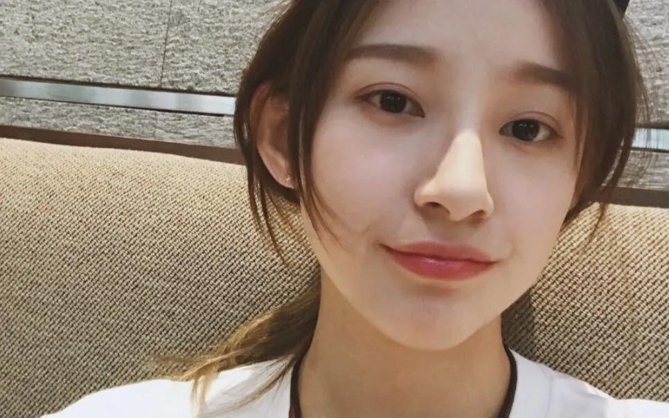 足球盛宴女主持人马凡舒简历,央视足球美女主播马凡舒