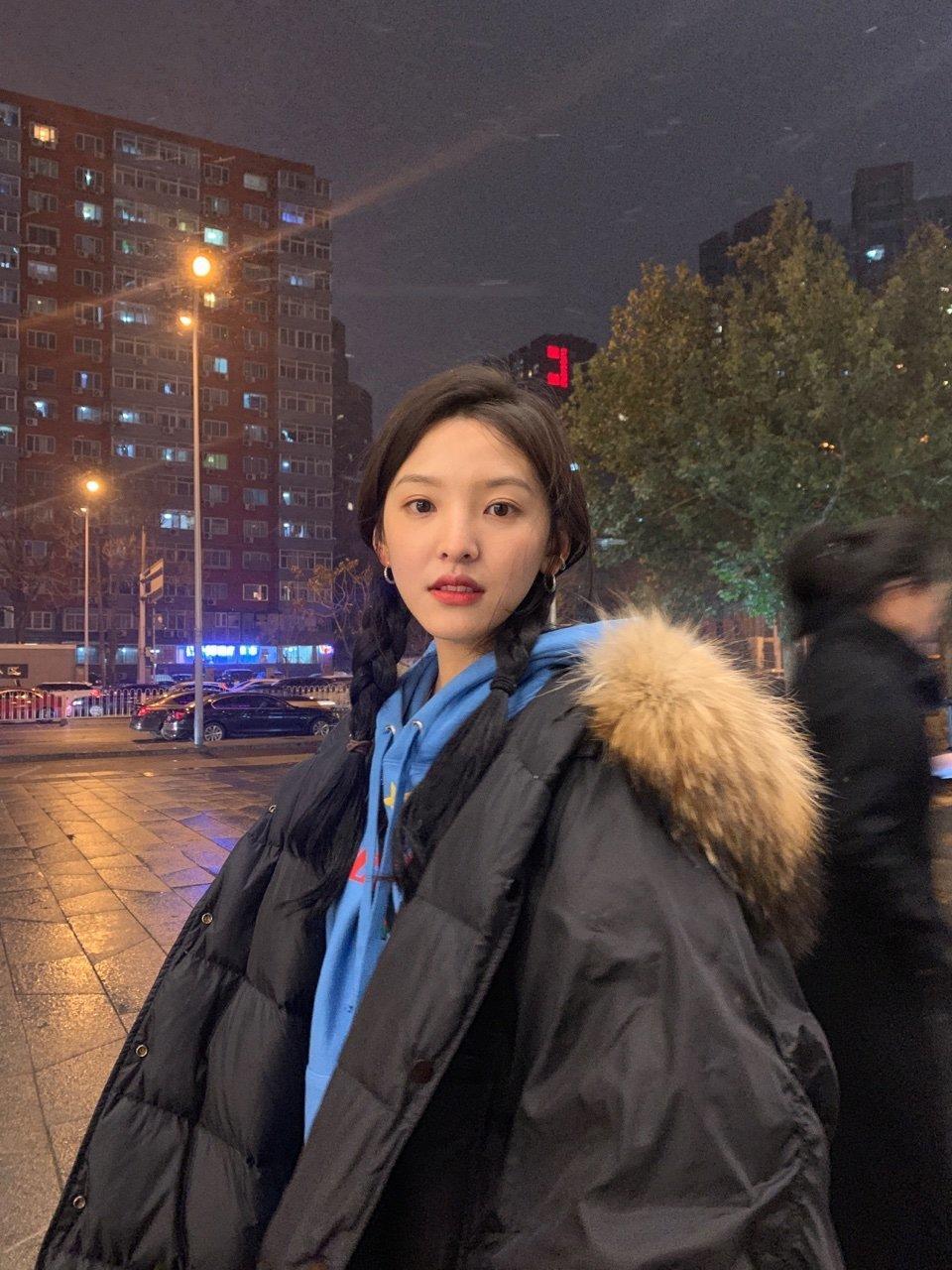 章若楠气质穿搭,章若楠卫衣叠穿衬衫