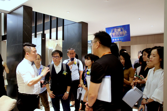 14位主编挑刺传说中重新定义整装的大宅，这是观后感