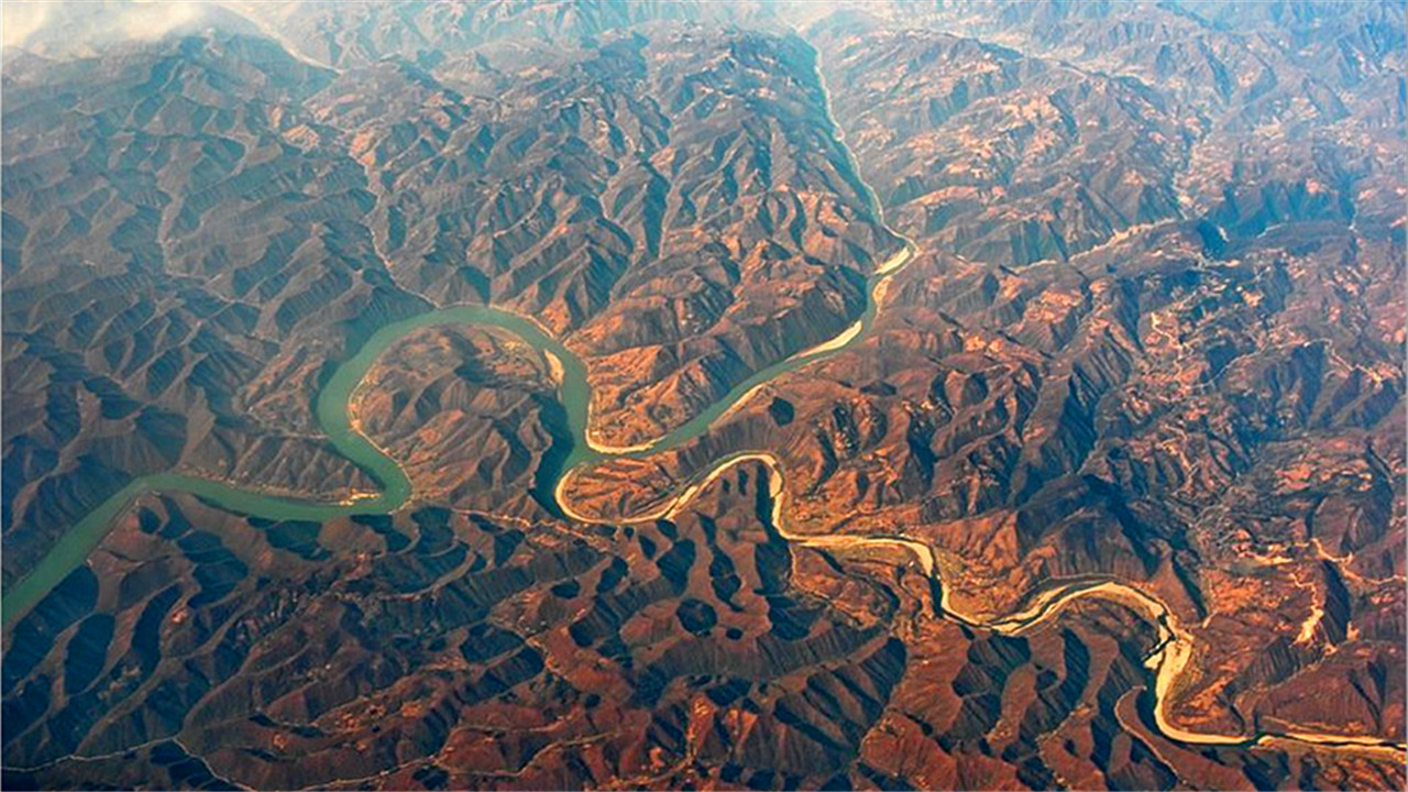为什么说秦岭是风水宝地,秦岭之所以称之为中国的脊梁