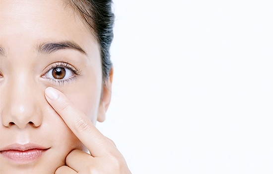 李佳琦欧莱雅紫熨斗眼霜先后顺序,李佳琦欧莱雅眼霜怎么用