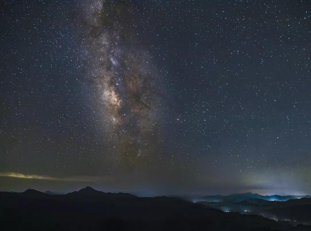 手机能拍摄银河吗,手机拍银河用主摄还是广角