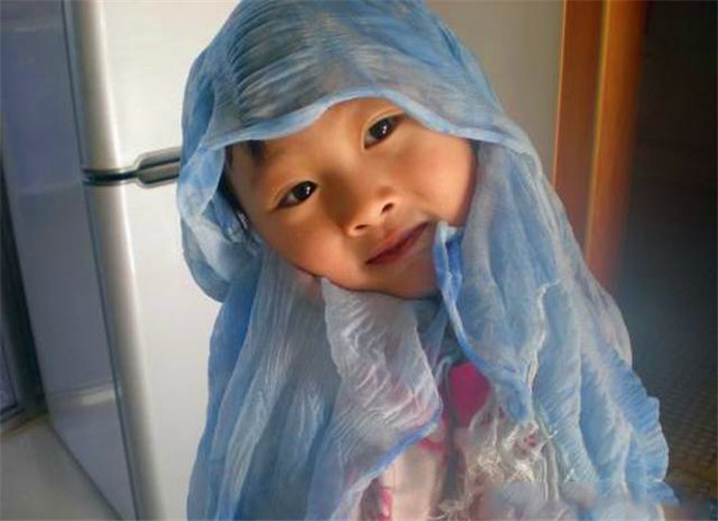 孩子穿衣打扮能看出妈妈的品味,妈妈的穿衣打扮影响孩子的审美观