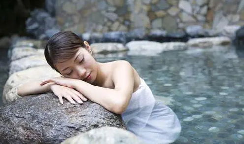 泡温泉累怎么回事,为什么泡温泉后感觉浑身乏力