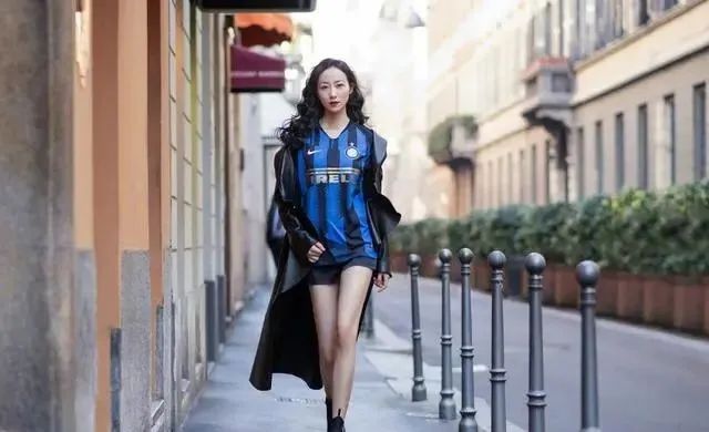 韩雪1米2长腿,韩雪夏天穿破洞超短裤