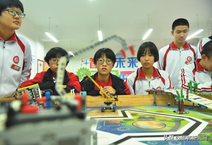 栉风沐雨践初心砥砺前行续华章,栉风沐雨七十载砥砺前行铸辉煌